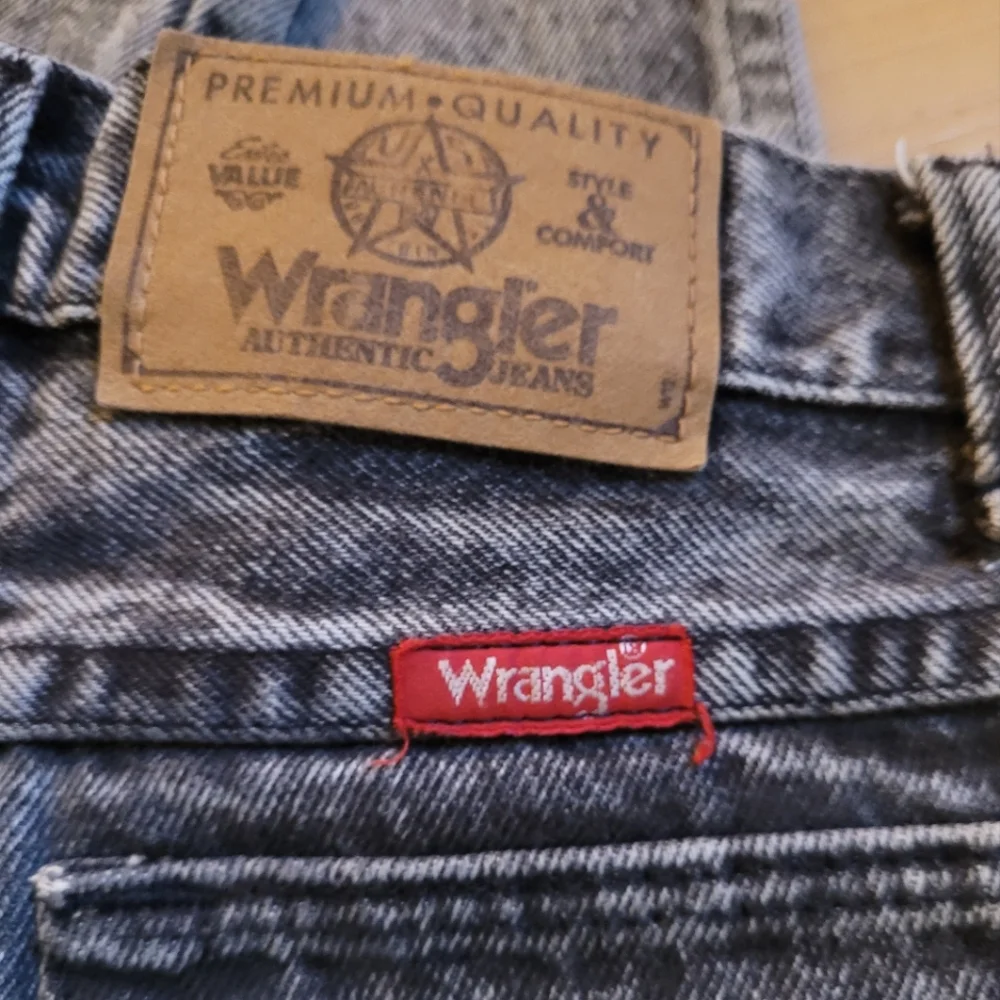 Vintage 1990's Wrangler black light wash denim straight leg jeans